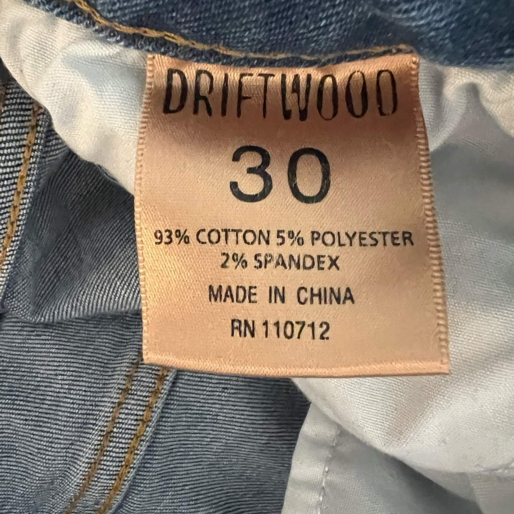 Driftwood Roxy cropped jean. Raw hem. Light blue denim. EUC. Size 30. - Picture 10 of 11
